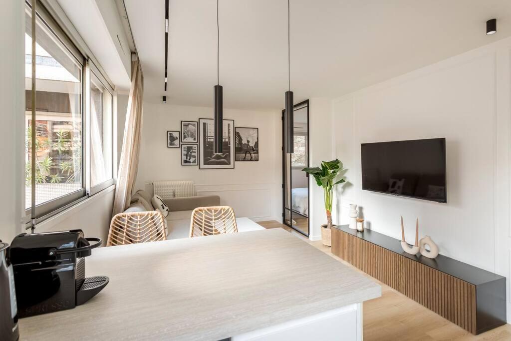 Appartement Luxurious 3 Min Walk From Eiffel Tower à Paris Extérieur photo