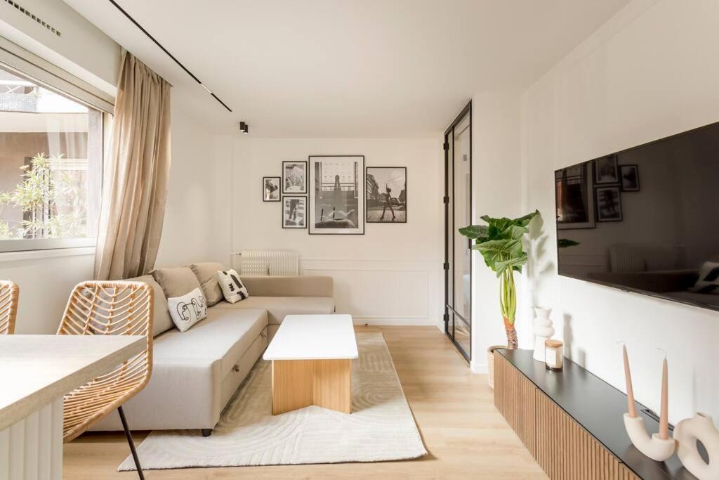 Appartement Luxurious 3 Min Walk From Eiffel Tower à Paris Extérieur photo