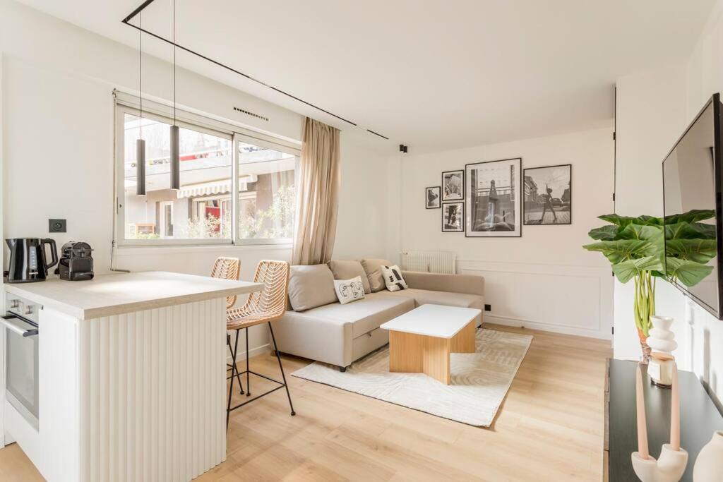 Appartement Luxurious 3 Min Walk From Eiffel Tower à Paris Extérieur photo