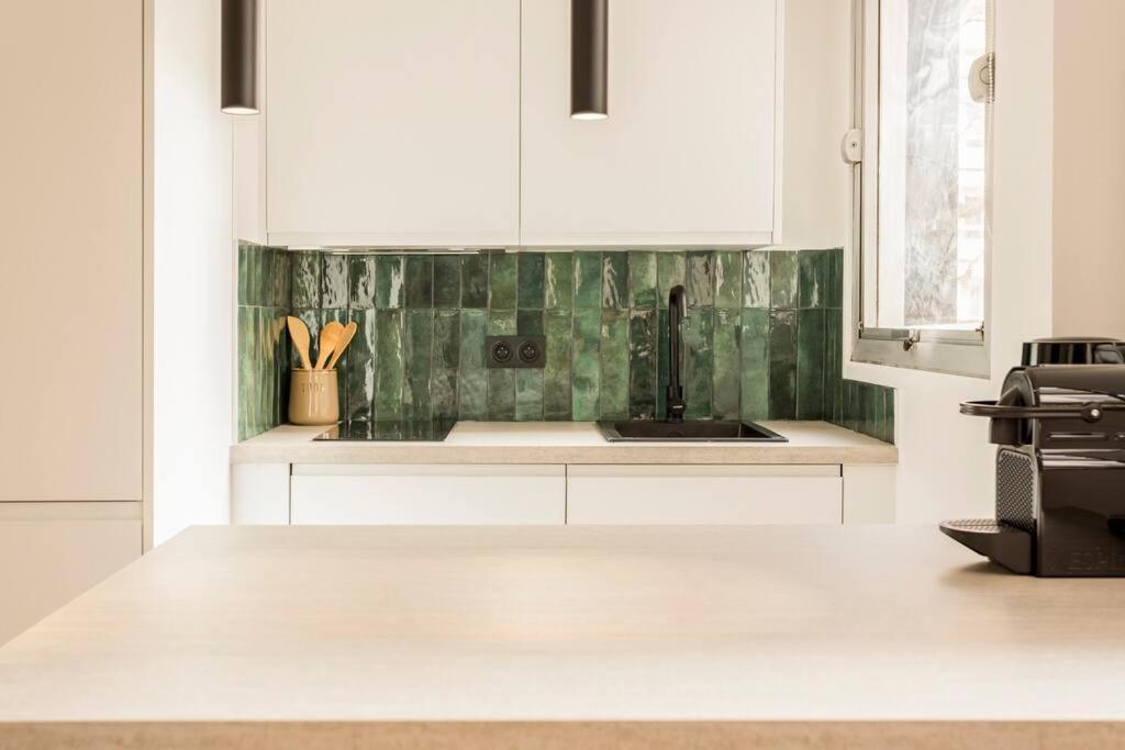 Appartement Luxurious 3 Min Walk From Eiffel Tower à Paris Extérieur photo